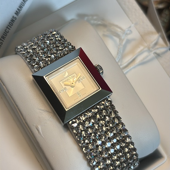 NEW Authentic Swiss Made Swarovski All Around Crystal Watch. Classic Time piece. - Picture 3 of 15